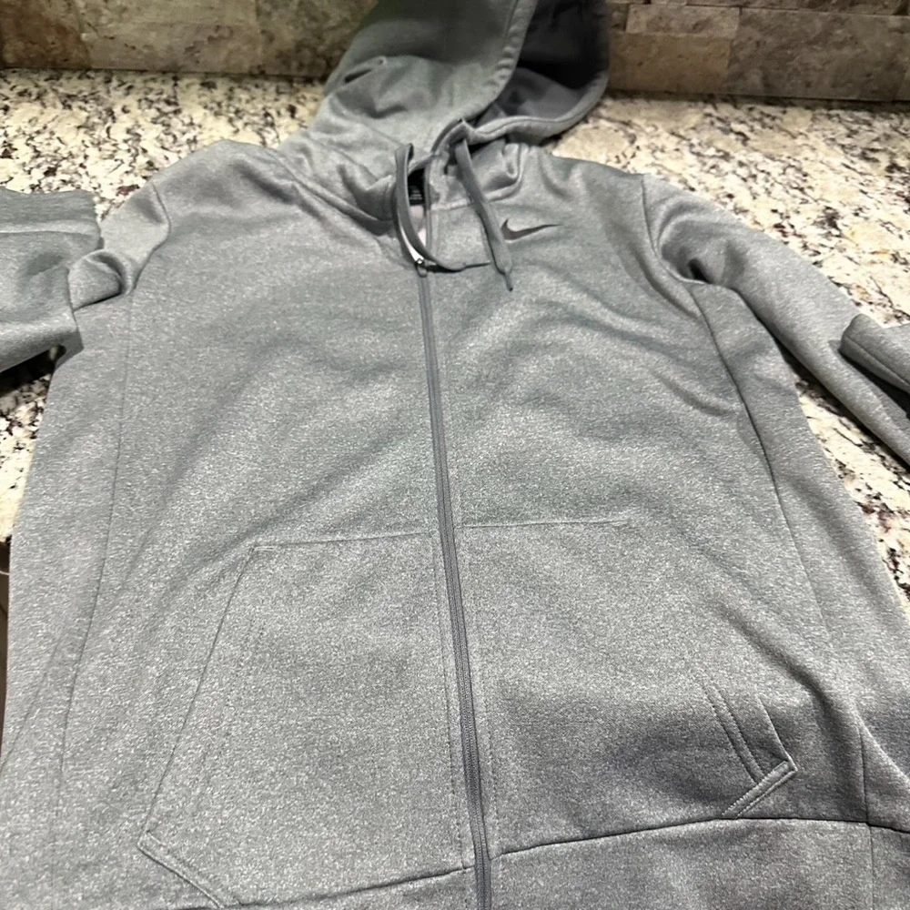 Nike NWOT new without tags. hooded jacket. Dri Fit. Size small - Picture 3 of 3